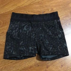 Lululemon running shorts size 4
